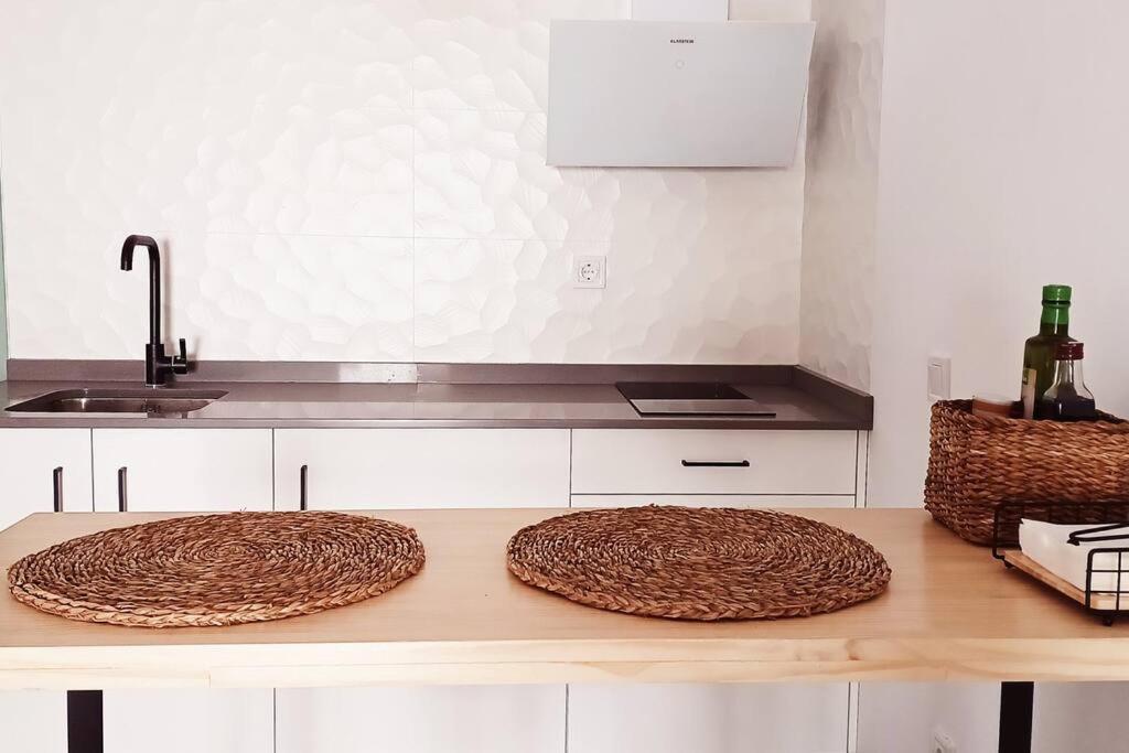 Serendipia: Tu Hogar En Este Blanco Pueblo Фригиляна Екстериор снимка